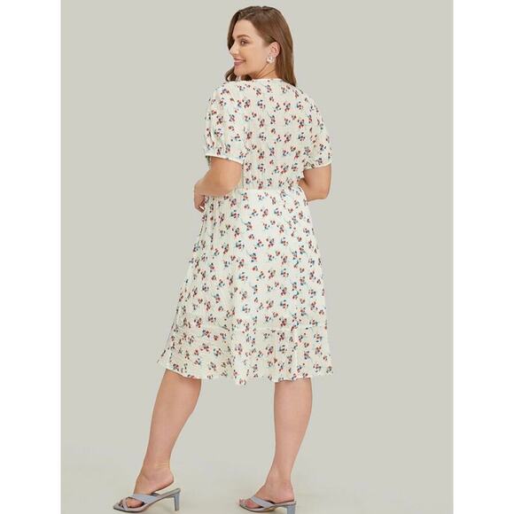 Size 14 - 16 • 1x • BloomChic • Floral Dress with Pockets - Picture 3 of 9